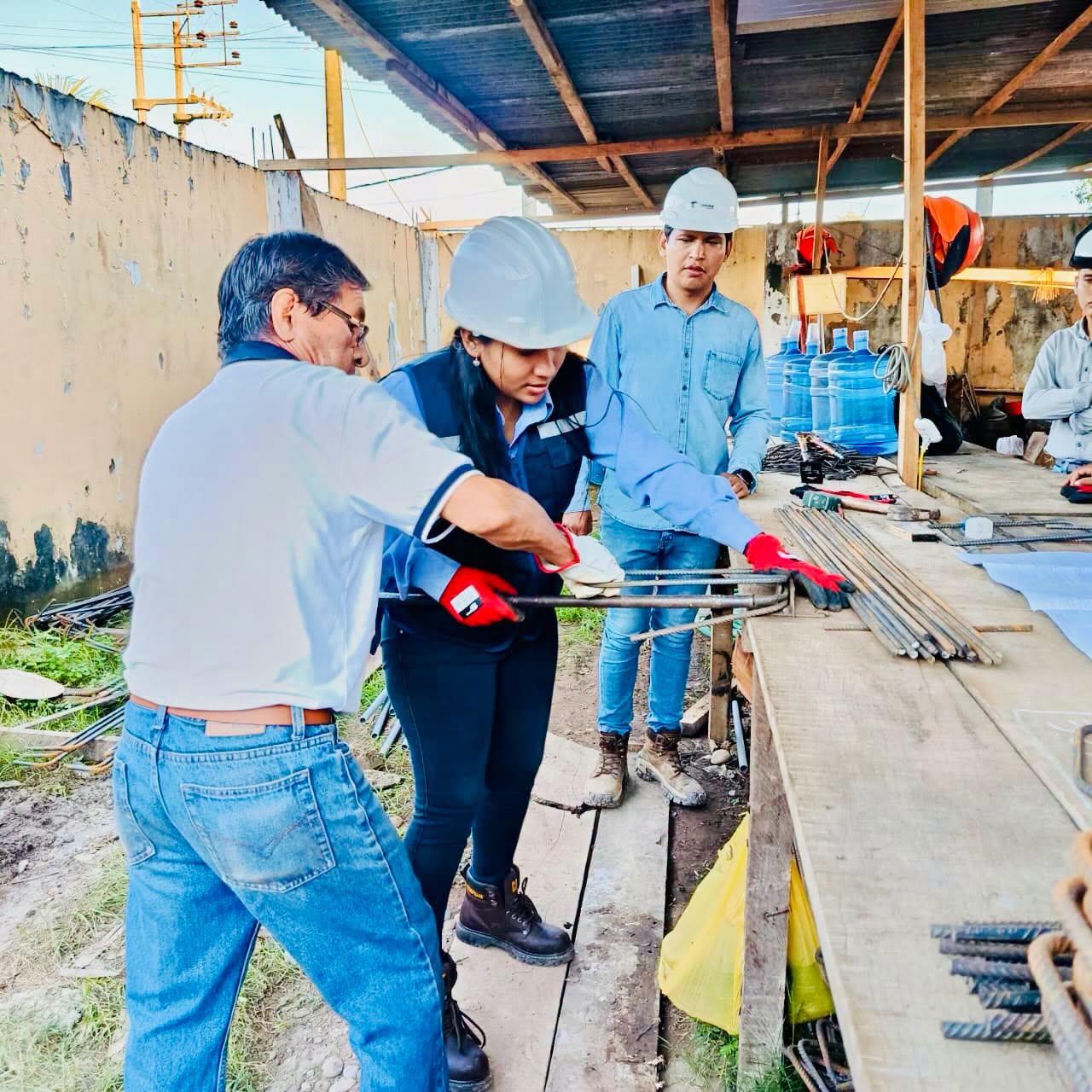 Doblado y colocación de estribos en concreto armado — foto 1